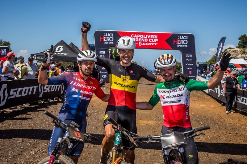 Che spettacolo la Capoliveri Legend Cup Wild Edition: vittorie di Alleman e Van Doorn