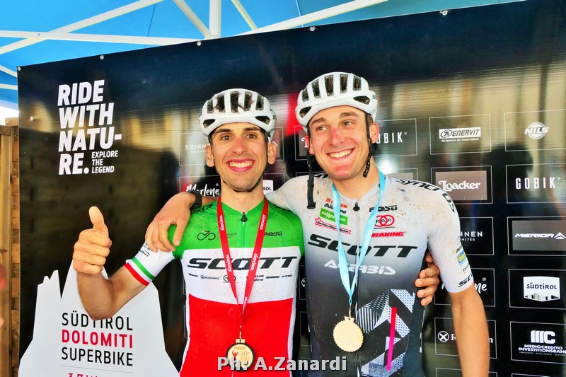SCOTT Racing Team corre verso la vittoria con ROICA™ by Asahi Kasei, Sitip e Rosti