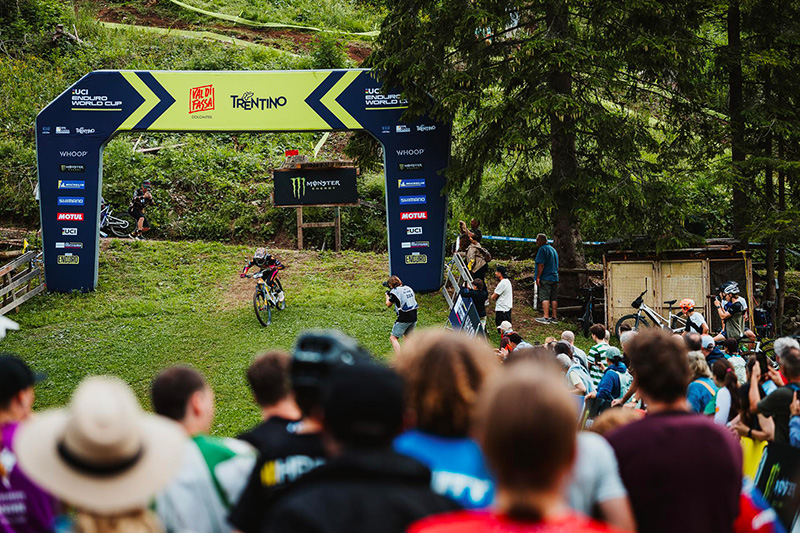 UCI Enduro World Cup Val di Fassa – Trentino: si chiude il 3° round della stagione tra meteo, spettacolo e grandi prestazioni italiane