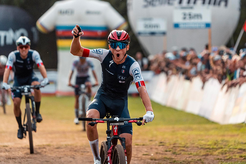 Boichis e Stigger vestono l’iride a Daolasa: lo Short Track di Val di Sole è uno spettacolo Mondiale